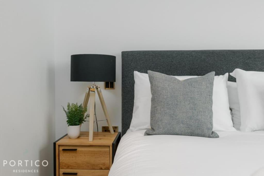 Appartamento Stunning 2-bed With Pool In Nine Elms Londra
