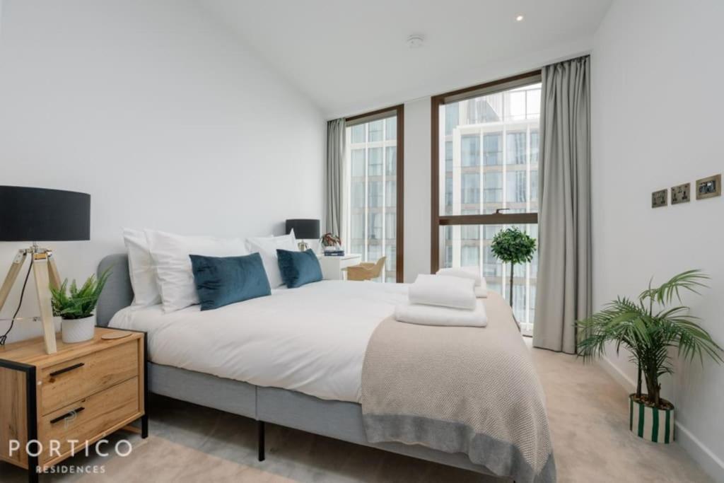 Stunning 2-bed With Pool In Nine Elms Appartamento Londra