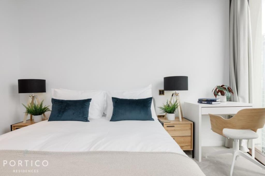 Stunning 2-bed With Pool In Nine Elms Appartamento