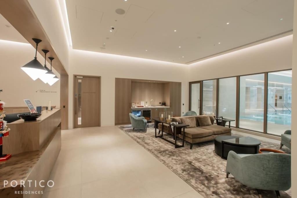 Appartamento Stunning 2-bed With Pool In Nine Elms Londra