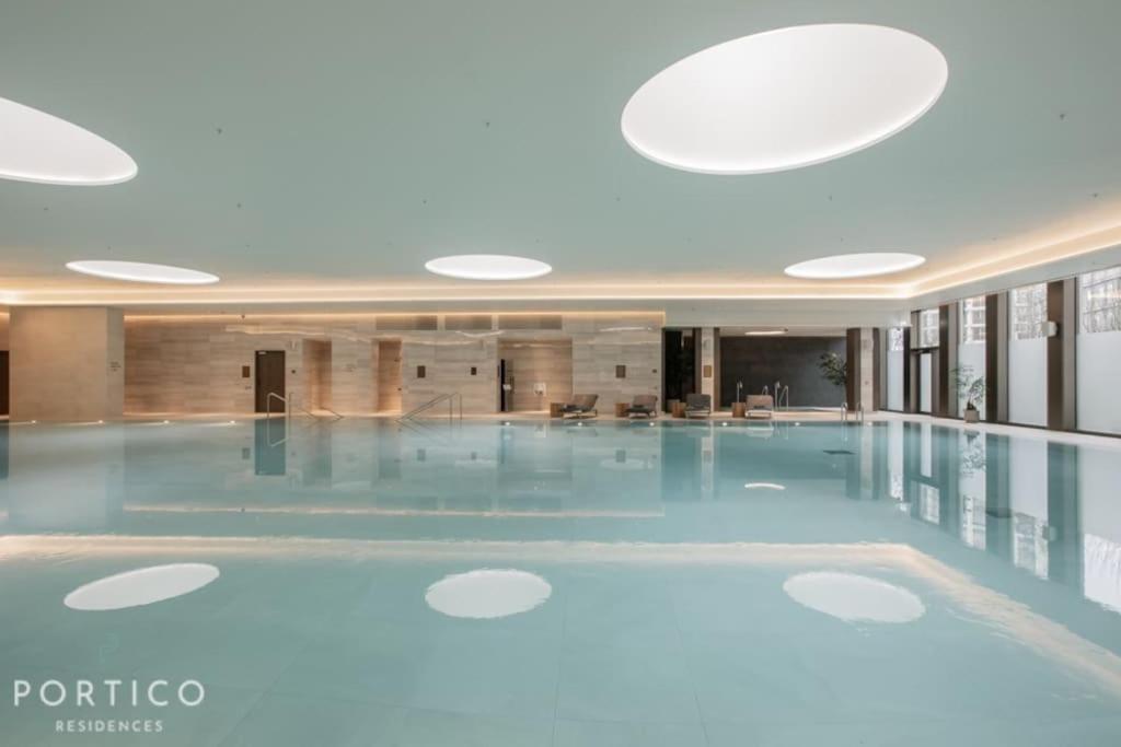 Stunning 2-bed With Pool In Nine Elms Appartamento