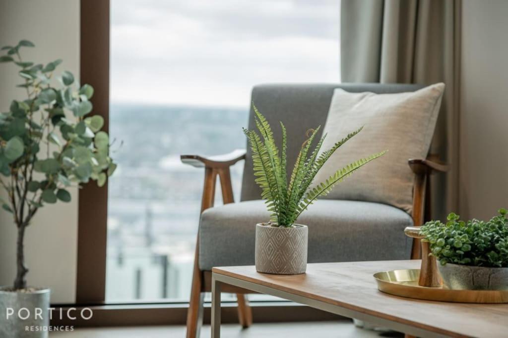 Appartamento Stunning 2-bed With Pool In Nine Elms Londra