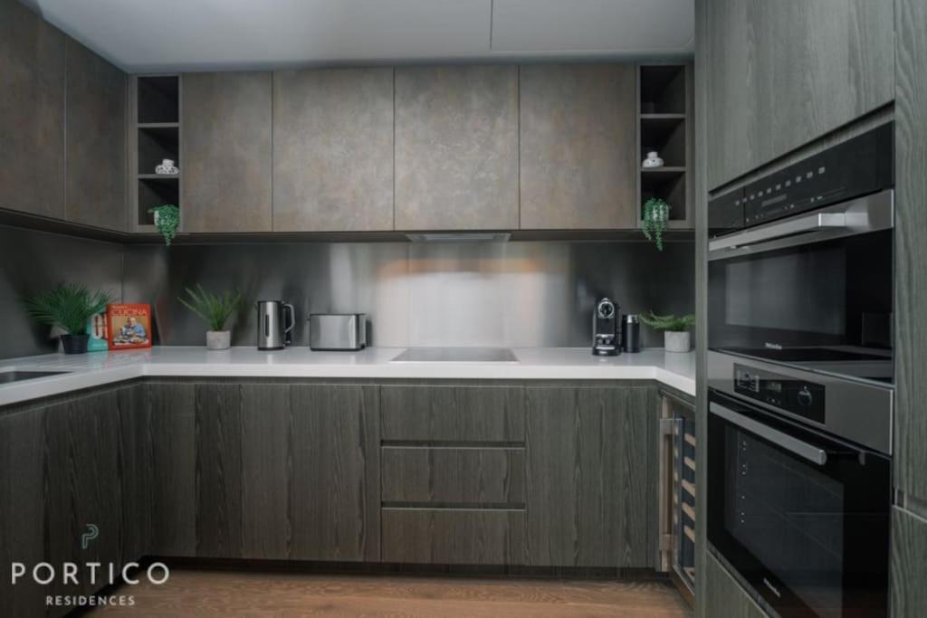 Stunning 2-bed With Pool In Nine Elms * Londra